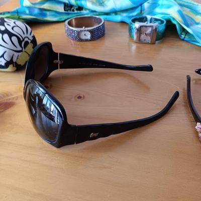 VERA BRADLEY AND 2 OTHER PAIRS OF LADIES SUNGLASSES, 2 WATCHES AND A SCARF
