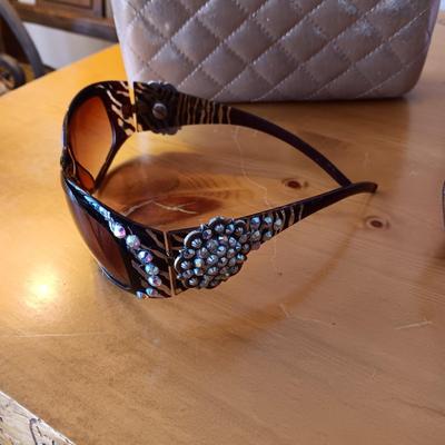 YUMI KIM TRAVEL ORGANIZER, CLUTCH OR SHOULDER PURSE, SUNGLASSES AND SMALL ZIPPERED BAG