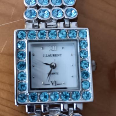FASCINATING UNIQUE PURSE, A SURE CONVERSATION PIECE PLUS 2 WATCHES