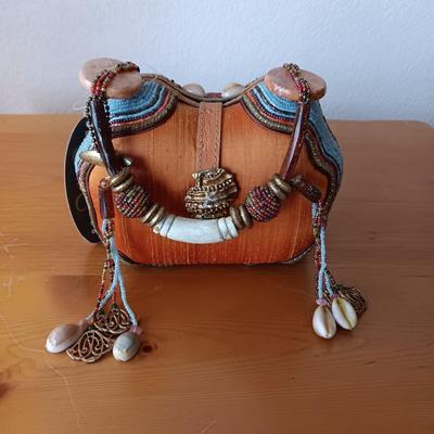 FASCINATING UNIQUE PURSE, A SURE CONVERSATION PIECE PLUS 2 WATCHES