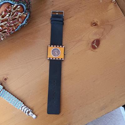 FASCINATING UNIQUE PURSE, A SURE CONVERSATION PIECE PLUS 2 WATCHES