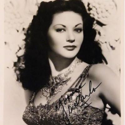 Yvonne DeCarlo signed portrait photo 