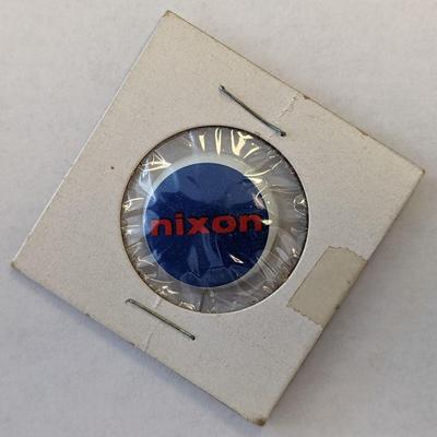 Richard Nixon Campaign Pin - "nixon"