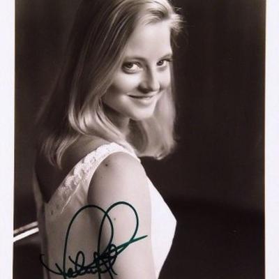 Jody Foster signed portrait photo 
