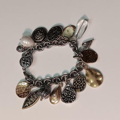 CHARM BRACELET WITH MAGNETIC CLASP