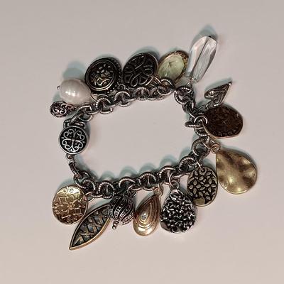 CHARM BRACELET WITH MAGNETIC CLASP