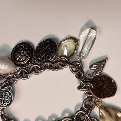CHARM BRACELET WITH MAGNETIC CLASP