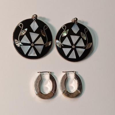 2 TONE HOOP EARRINGS AND DISC EARRINGS WITH ABALONE AND MARKED ALPACA