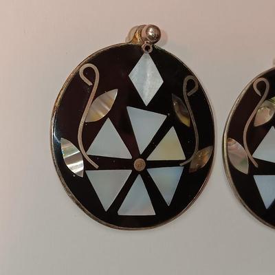 2 TONE HOOP EARRINGS AND DISC EARRINGS WITH ABALONE AND MARKED ALPACA