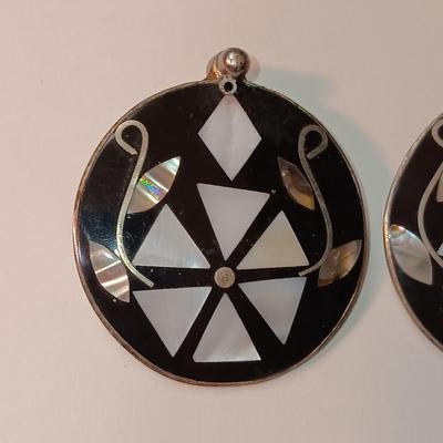 2 TONE HOOP EARRINGS AND DISC EARRINGS WITH ABALONE AND MARKED ALPACA