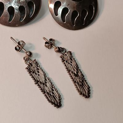 STERLING SILVER NATIVE AMERICAN BEAR PAW AND FEATHER STYLE EARRINGS