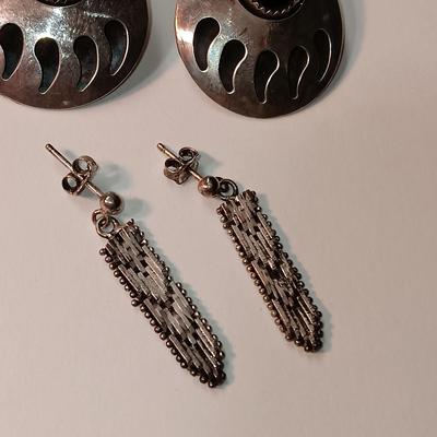 STERLING SILVER NATIVE AMERICAN BEAR PAW AND FEATHER STYLE EARRINGS