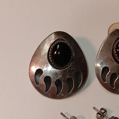 STERLING SILVER NATIVE AMERICAN BEAR PAW AND FEATHER STYLE EARRINGS