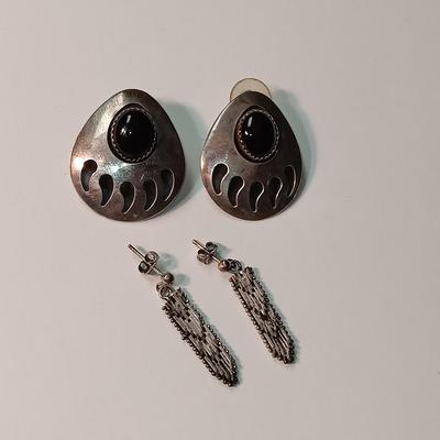 STERLING SILVER NATIVE AMERICAN BEAR PAW AND FEATHER STYLE EARRINGS