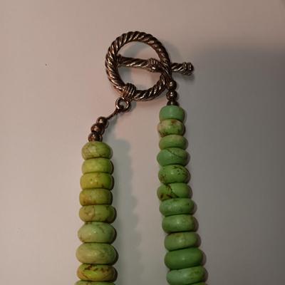 GREEN DISC SHAPED STONE NECKLACE WITH SILVER-TONE MEDALLION