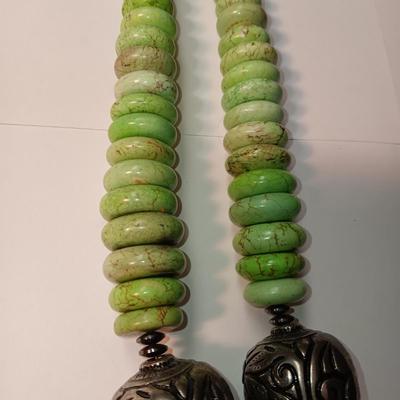GREEN DISC SHAPED STONE NECKLACE WITH SILVER-TONE MEDALLION