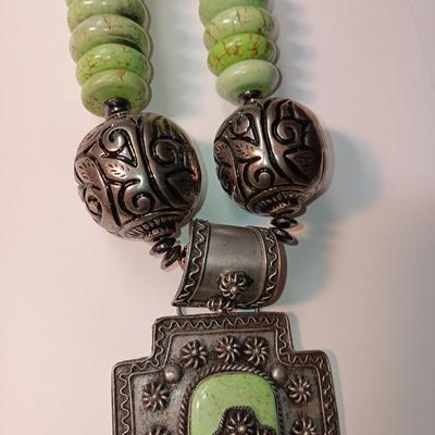GREEN DISC SHAPED STONE NECKLACE WITH SILVER-TONE MEDALLION
