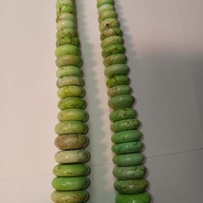 GREEN DISC SHAPED STONE NECKLACE WITH SILVER-TONE MEDALLION