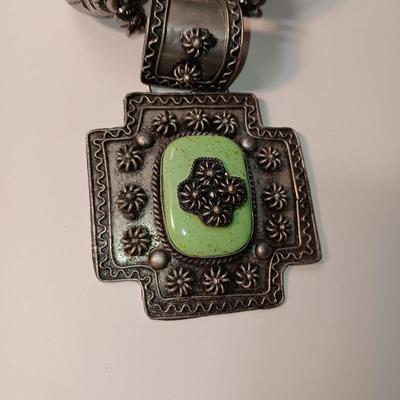 GREEN DISC SHAPED STONE NECKLACE WITH SILVER-TONE MEDALLION