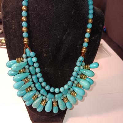 CHICO'S TURQUOISE COLORED NECKLACE AND 3 PAIRS OF EARRINGS