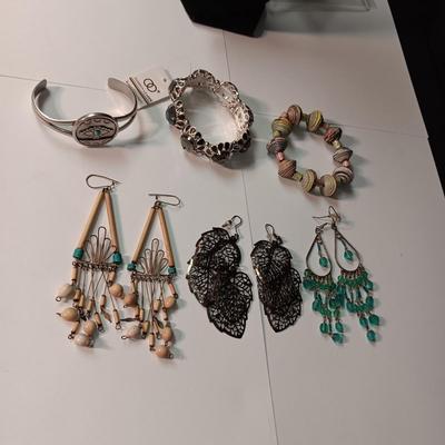 3 PAIRS OF EARRINGS AND 3 BRACELETS