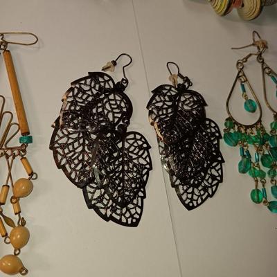 3 PAIRS OF EARRINGS AND 3 BRACELETS