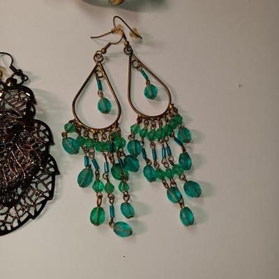 3 PAIRS OF EARRINGS AND 3 BRACELETS