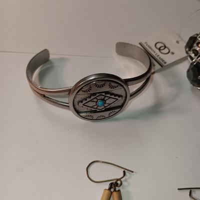 3 PAIRS OF EARRINGS AND 3 BRACELETS