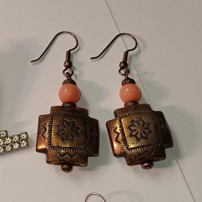 5 PAIRS OF PIERCED EARRINGS