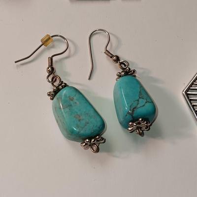 5 PAIRS OF PIERCED EARRINGS
