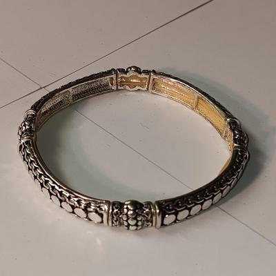 2 BRACELETS (1 MARKED SPAIN) AND 3 PAIRS OF PIERCED EARRINGS