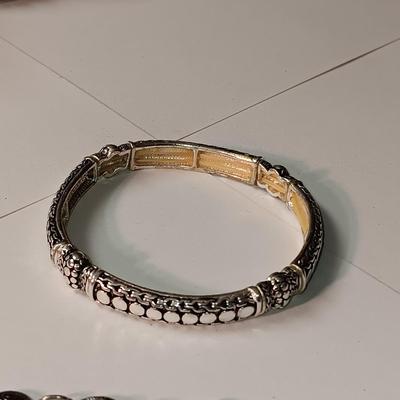 2 BRACELETS (1 MARKED SPAIN) AND 3 PAIRS OF PIERCED EARRINGS