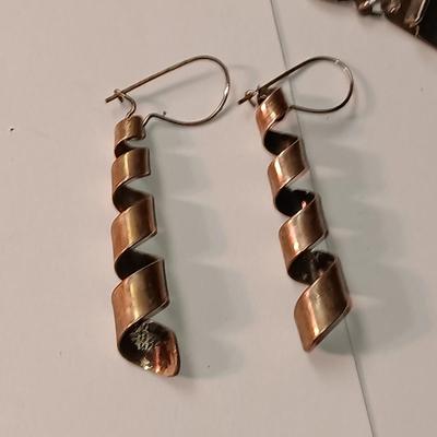 2 BRACELETS (1 MARKED SPAIN) AND 3 PAIRS OF PIERCED EARRINGS