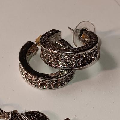 2 BRACELETS (1 MARKED SPAIN) AND 3 PAIRS OF PIERCED EARRINGS