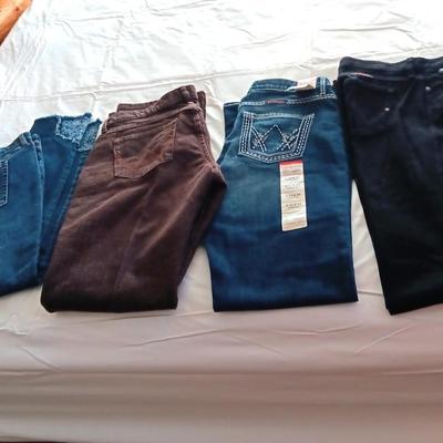 4 PAIRS OF LADIES JEANS SIZE 11/12