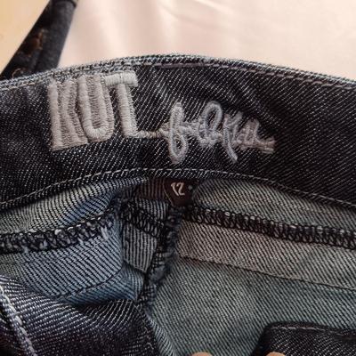 2 NEW, 1 LIKE NEW LADIES JEANS SIZE 11/12