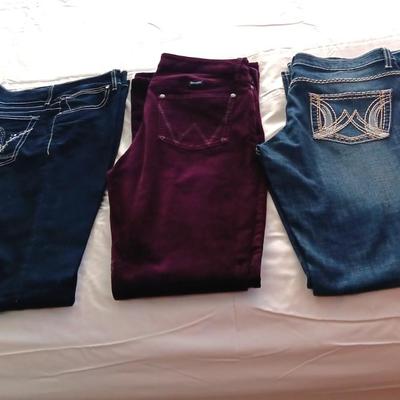 LADIES JEANS AND PANTS SIZE 11/12
