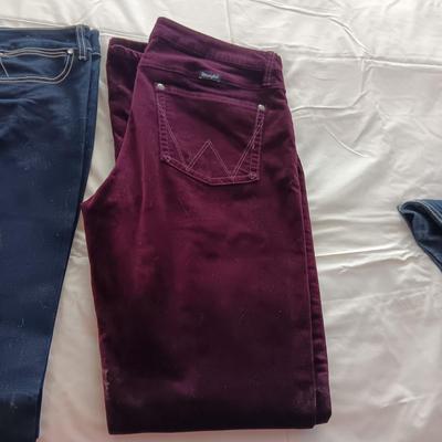 LADIES JEANS AND PANTS SIZE 11/12