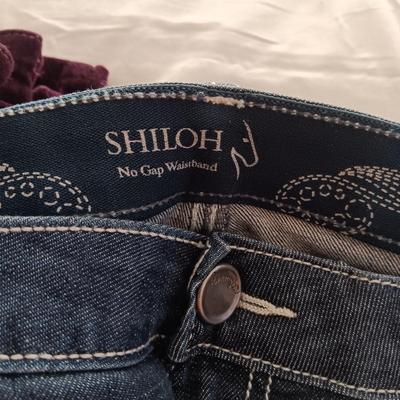 LADIES JEANS AND PANTS SIZE 11/12