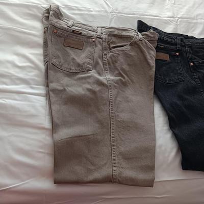 LIKE NEW MEN'S JEANS SIZE 36 X 32