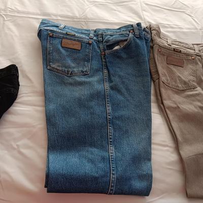 LIKE NEW MEN'S JEANS SIZE 36 X 32