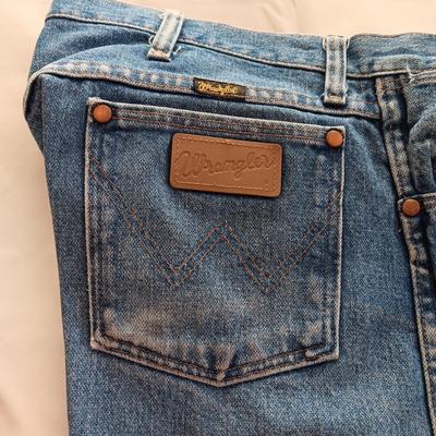 LIKE NEW MEN'S JEANS SIZE 36 X 32