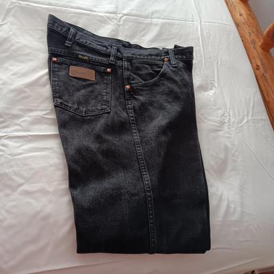 LIKE NEW MEN'S JEANS SIZE 36 X 32