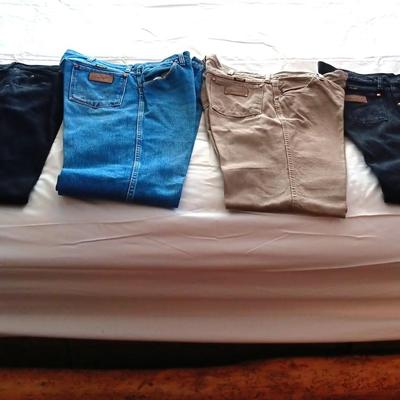 LIKE NEW MEN'S JEANS SIZE 36 X 32
