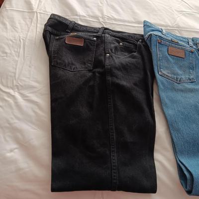 LIKE NEW MEN'S JEANS SIZE 36 X 32