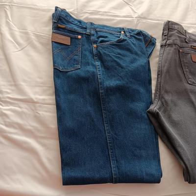 1 NEW, 3 LIKE NEW MEN'S JEANS SIZE 36 X 32
