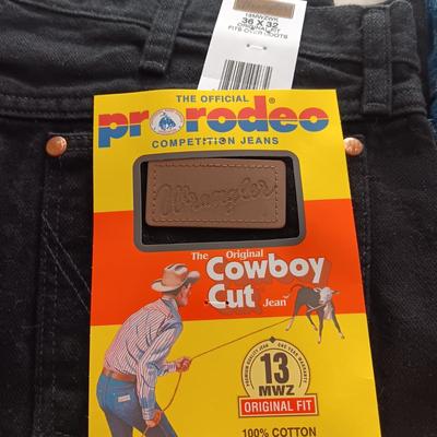1 NEW, 3 LIKE NEW MEN'S JEANS SIZE 36 X 32