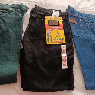 1 NEW, 3 LIKE NEW MEN'S JEANS SIZE 36 X 32