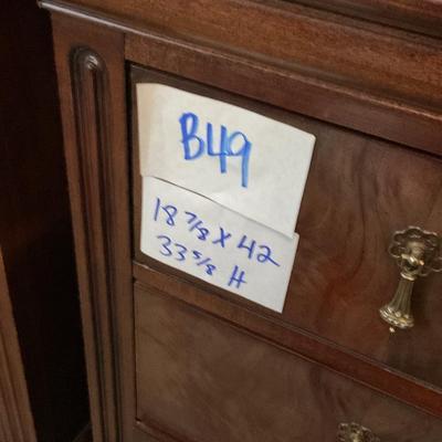 B49-Beautiful 3 Drawer Dresser