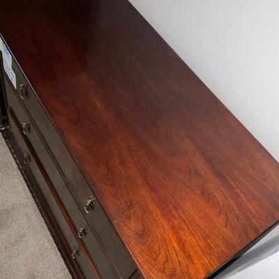 B49-Beautiful 3 Drawer Dresser